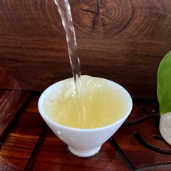 2025春易武曼撒古树50克体验装铁盒装